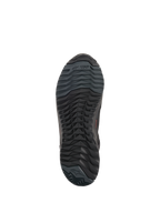 Alpinestars CR-X Drystar® Riding Shoes, scarpe da moto, nero, vista inferiore della suola che mostra la configurazione asimmetrica dei tasselli, mescola in gomma resistente all'olio e logo Alpinestars