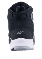 Scarpe da moto Alpinestars CR-X Drystar®, nero e bianco, vista posteriore con intersuola bianca e logo sul tallone, tomaia in tessuto testurizzato con costruzione protettiva alta, progettate per la guida impermeabile in moto e il comfort nella camminata