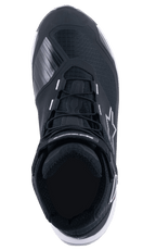 Scarpe da moto Alpinestars CR-X Drystar®, vista dall'alto, nero e bianco, con chiusura a lacci e cinturino a strappo sulla caviglia, rinforzo testurizzato per la leva del cambio sulla punta e logo a stella bianco sul lato, calzature da moto resistenti e impermeabili