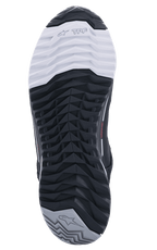 Alpinestars CR-X Drystar® Riding Shoes, vista della suola, suola in doppia mescola di gomma nera, bianca e grigia, disegno asimmetrico dei tacchetti per l'aderenza, con marchio TPF e loghi a stella