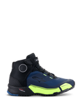 Alpinestars CR-X Drystar® Riding Shoes, scarpe da moto, nero, blu scuro e giallo fluo, design sportivo con lacci neri e cinturino in velcro superiore, accenti giallo brillante sull'intersuola con logo Drystar, logo a stella Alpinestars sul lato, calzature tecniche per la guida urbana