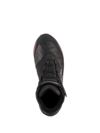 Scarpe da moto Alpinestars CR-X Drystar®, Nero Camo Rosso, vista dall'alto con motivo mimetico e lacci neri, cinturino alla caviglia con marchio Alpinestars bianco, calzature impermeabili con accenti rossi sulla suola