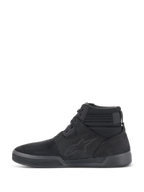 Alpinestars Primer Riding Shoes, scarpe da moto, nero, profilo laterale, design casual da sneaker alta con logo Alpinestars, colletto testurizzato e suola piatta