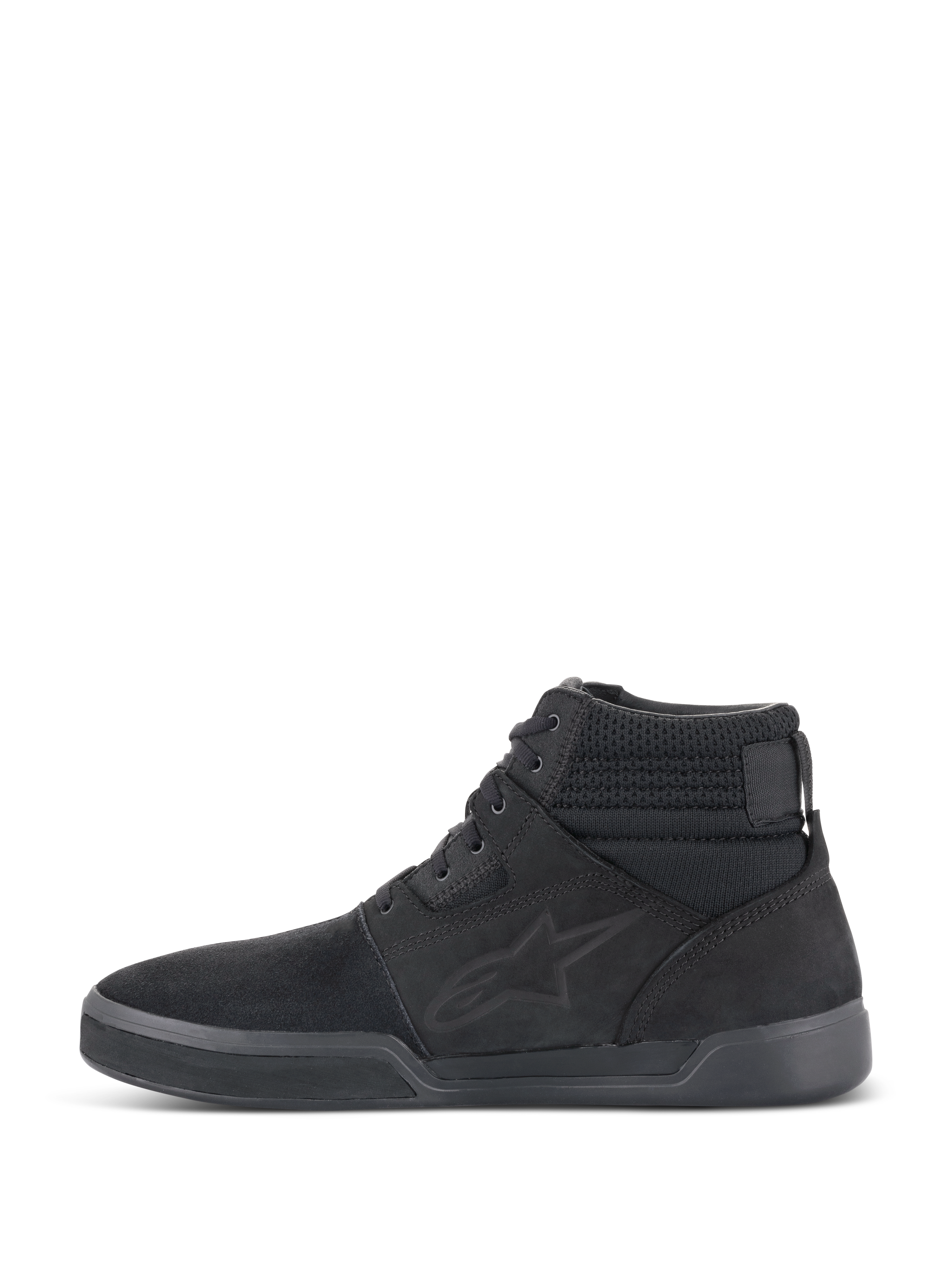 Alpinestars Primer Riding Shoes, scarpe da moto, nero, profilo laterale, design casual da sneaker alta con logo Alpinestars, colletto testurizzato e suola piatta