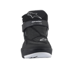 Scarpe Alpinestars Speedflight Street, Nero Gun Metal, vista frontale con tomaia in mesh, cinturino alla caviglia a strappo con marchio MO.ST.EQ. e loghi a stella, scarpe da moto urbane contemporanee