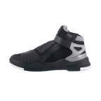 Scarpe Alpinestars Speedflight Street, scarpe da moto urbane, nero e gun metal, vista laterale di profilo con tomaia in mesh, rinforzi in TPU e chiusura laterale con cinturino, design sportivo ispirato alle sneaker