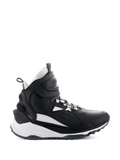 Scarpe Alpinestars Speedstreet, sneaker alte da moto, nero e bianco, vista laterale con ampio cinturino alla caviglia a strappo, intersuola bianca spessa con loghi Alpinestars e TPF e suola in gomma robusta per la guida urbana.