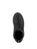 Alpinestars Turnstone Shoes, Nero, vista dall'alto di una scarpa da moto urbana in pelle bovina con ingresso elasticizzato in stile Chelsea e linguetta posteriore con punti bianchi, calzatura protettiva minimalista per uso stradale.