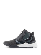 Scarpe Alpinestars Speedflight, scarpe da moto performanti, nero e bianco, vista di profilo con tomaia in ripstop e pannelli di rinforzo senza cuciture, logo Alpinestars sul lato e spessa intersuola bianca, calzature tecniche da moto urban