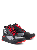 Alpinestars Speedflight Shoes, scarpe da moto tecniche, nero, rosso brillante e bianco, con tomaia in ripstop e pannelli grigi, lacci rossi e dettagli sulla suola, logo Astars bianco sul lato, design stile sneaker sportiva da moto