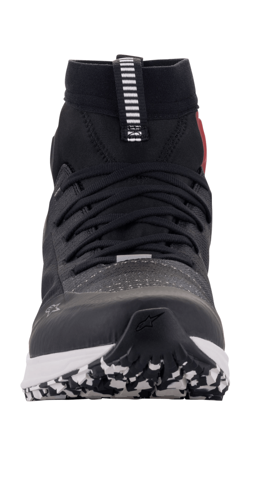 Scarpe Alpinestars Speedforce, scarpe da moto, nero, bianco e rosso, vista frontale con silhouette da scarpa da corsa, tomaia MATRYX, design a taglio alto e suola esterna con motivo grafico