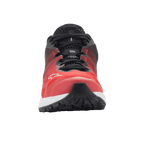 Scarpe Alpinestars Meta Road V2, scarpe sportswear, rosso, nero e bianco, vista frontale con tomaia in mesh traspirante e logo Alpinestars bianco, design leggero da abbigliamento da lavoro per team di gara