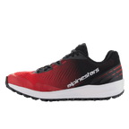 Scarpe Alpinestars Meta Road V2, scarpe sportswear, sfumatura dal rosso al nero con intersuola bianca, profilo laterale con scritta Alpinestars bianca, design atletico leggero per un comfort duraturo tutto il giorno