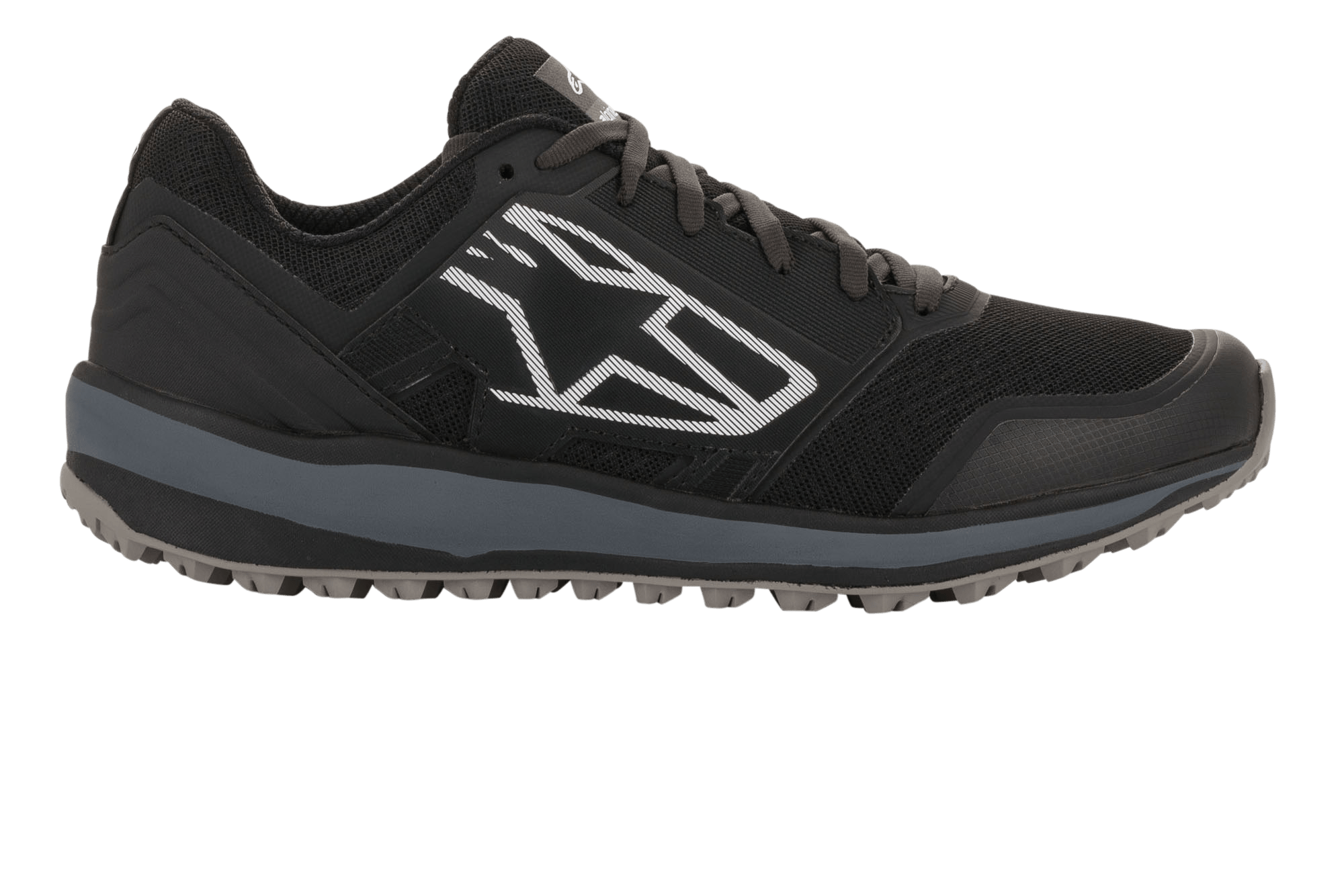 Scarpe Alpinestars Meta Trail, scarpe da running ad alte prestazioni, nero e grigio scuro, vista laterale con grande logo geometrico Astars bianco, tomaia in mesh con intersuola grigia e suola in gomma tassellata, calzature casual da paddock