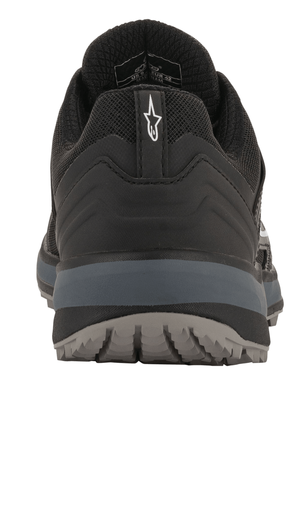 Scarpe Alpinestars Meta Trail, scarpe da running performanti, nero e grigio scuro, vista posteriore che mostra la linguetta sul tallone con logo Astar bianco, intersuola grigio scuro e suola esterna strutturata, calzatura casual ispirata al motorsport per il paddock