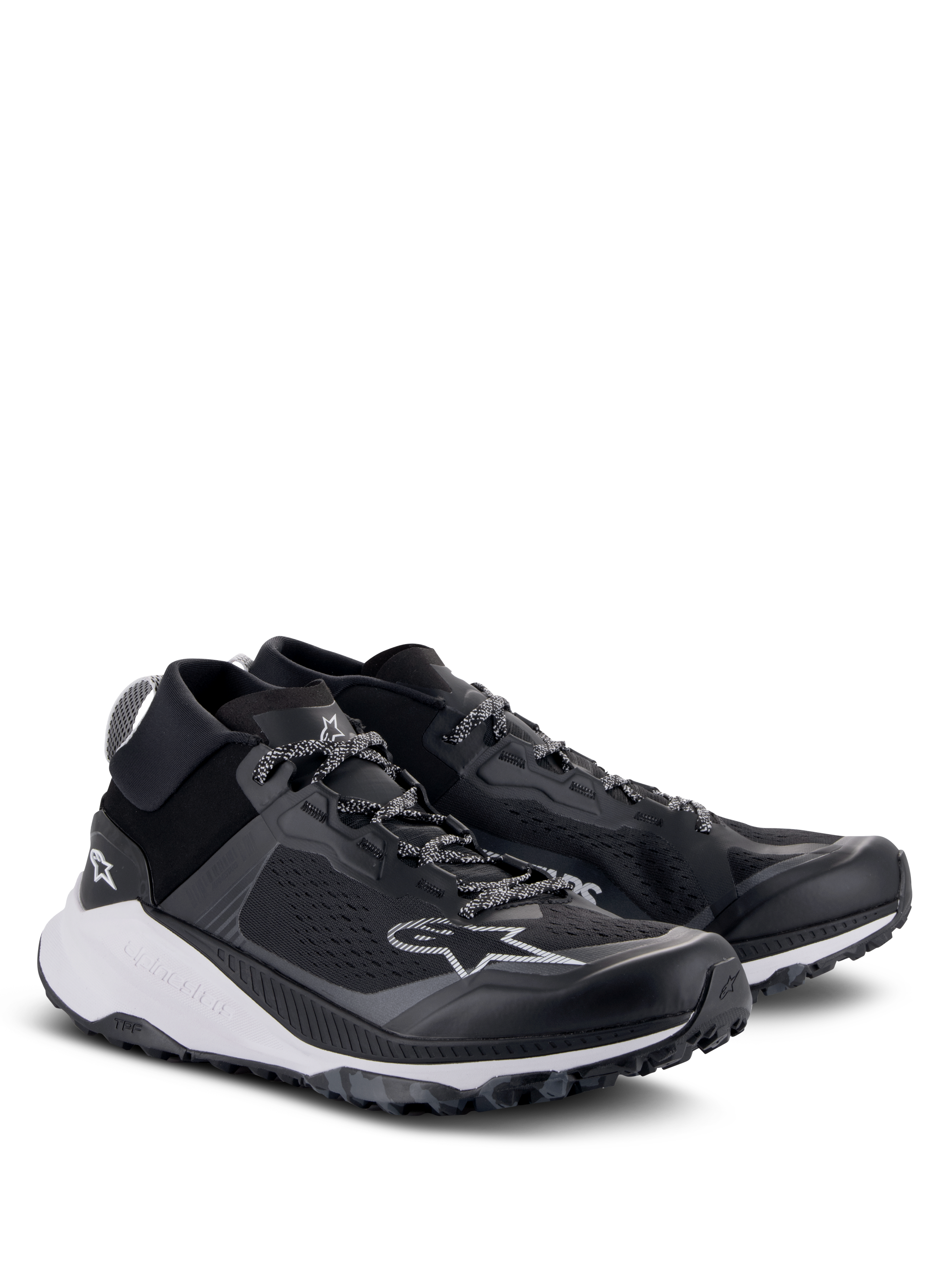 Scarpe Alpinestars Meta XR V2, scarpe sportive, nero, bianco e grigio scuro, con tomaia in rete monopezzo, intersuola bianca ammortizzata e suola robusta, design atletico casual con logo Alpinestars e lacci a fantasia