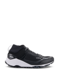 Scarpe Alpinestars Meta XR V2, scarpe sportive, nero e bianco, tomaia in rete tecnica con intersuola bianca spessa e suola robusta in grigio scuro, design sportivo-casual con colletto elastico e branding Alpinestars