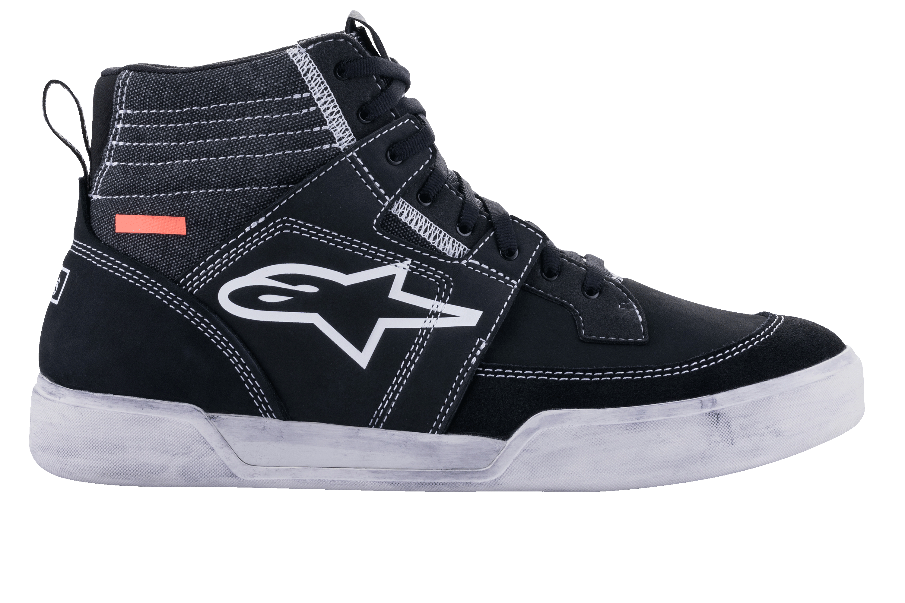 Alpinestars Ageless Riding Shoes, scarpe da moto urbane, nero e bianco, silhouette sneaker alta con pannelli in scamosciato e tela, cuciture bianche a contrasto, logo A-star bianco sul lato e suola in gomma bianca