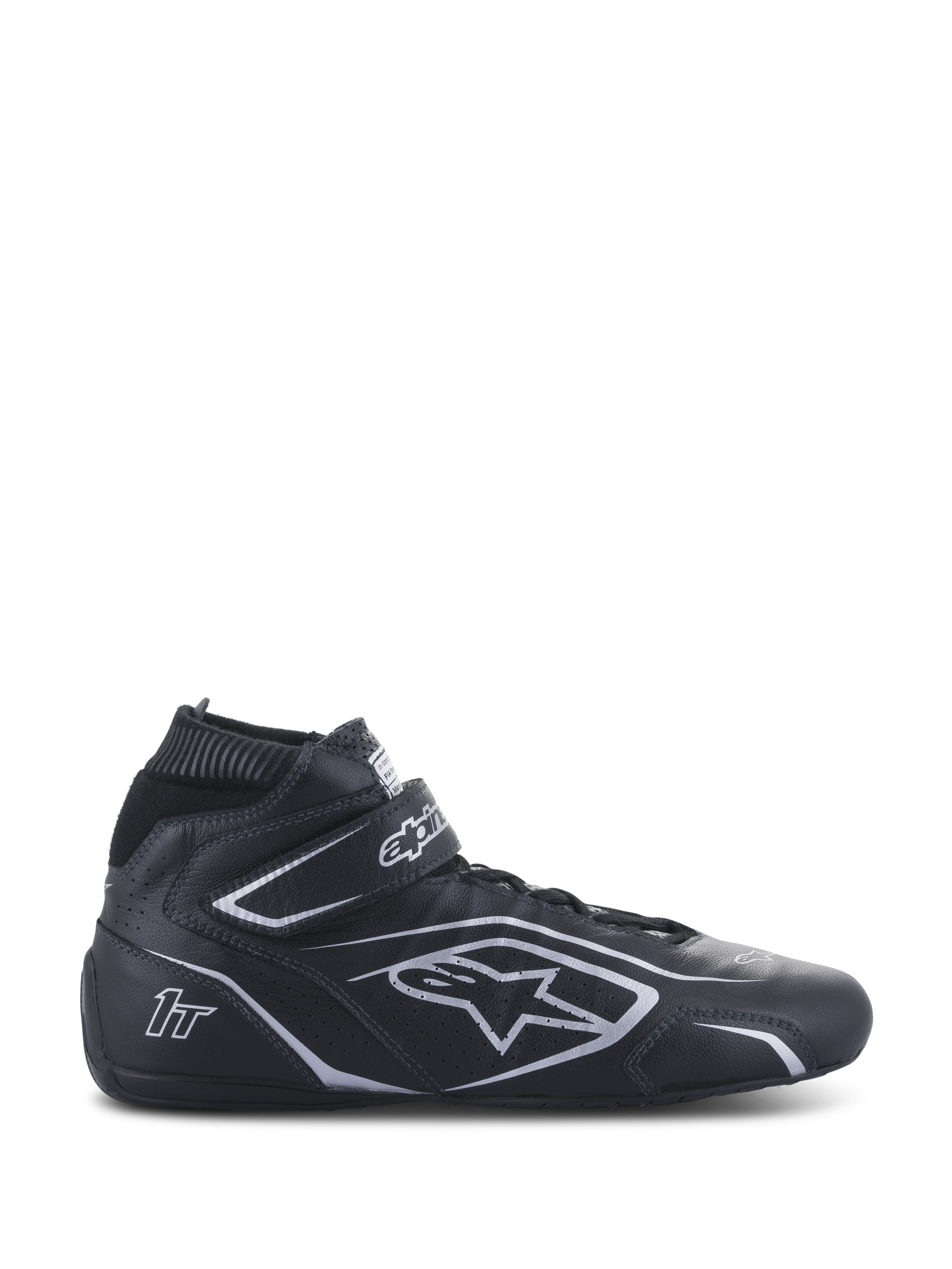 Alpinestars Tech-1 T V3 Shoes FIA, scarpe da corsa nere e argento, calzature motorsport alte in pelle con cinturino a strappo alla caviglia, pannelli laterali traforati e loghi argento, omologate FIA per competizioni automobilistiche professionali