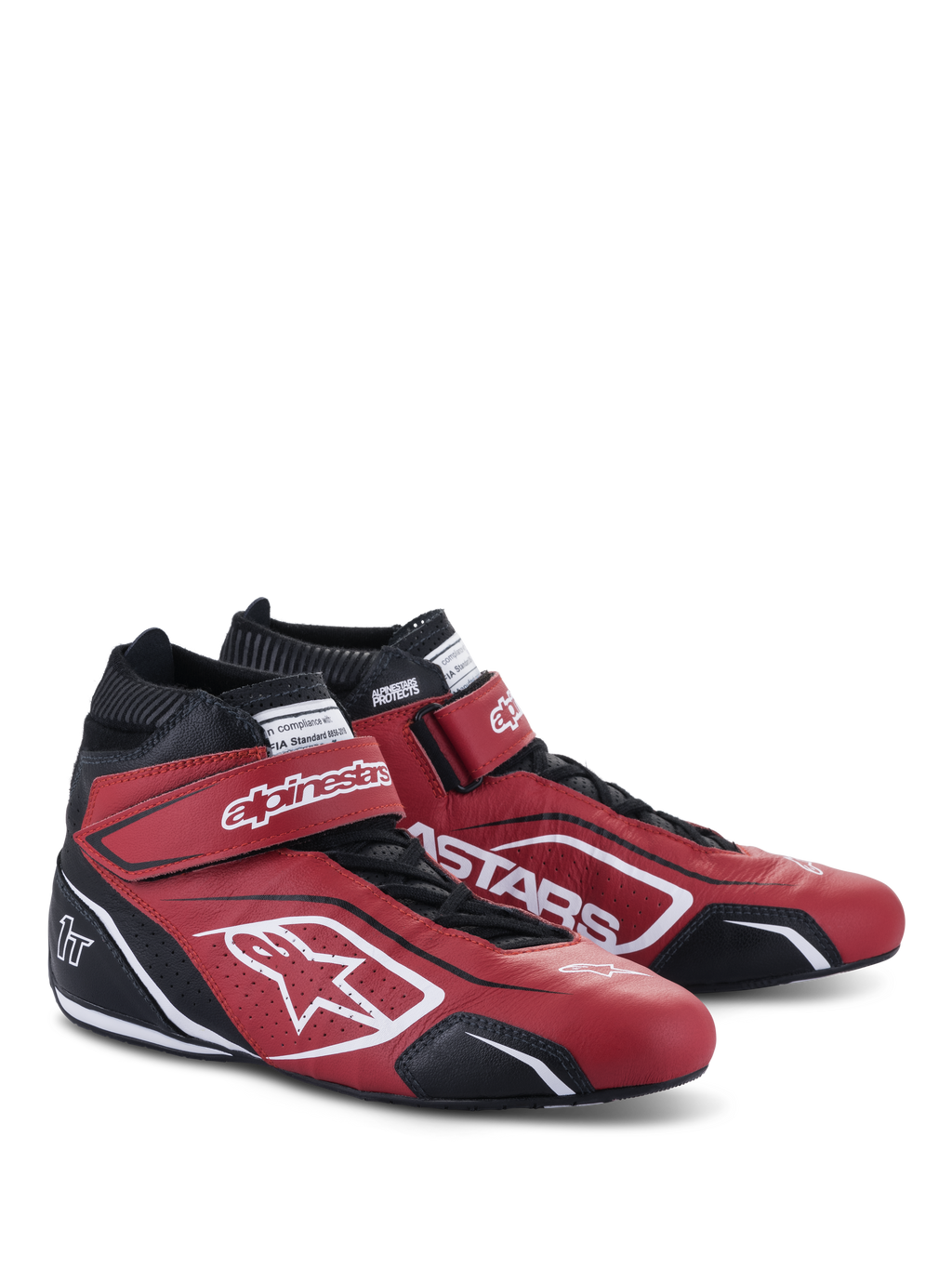 Scarpe Alpinestars Tech-1 T V3 FIA, scarpe da corsa automobilistica, rosso, nero e bianco, paio di scarpe in pelle a taglio medio con cinturini a strappo regolabili e lacci tradizionali, con marchio Alpinestars bianco in evidenza e pannelli laterali traforati.