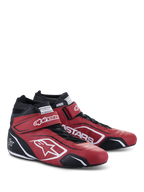 Scarpe Alpinestars Tech-1 T V3 FIA, scarpe da corsa automobilistica, rosso, nero e bianco, paio di scarpe in pelle a taglio medio con cinturini a strappo regolabili e lacci tradizionali, con marchio Alpinestars bianco in evidenza e pannelli laterali traforati.