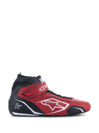 Alpinestars Tech-1 T V3 Shoes FIA, scarpe da corsa professionali rosse e nere, profilo laterale, design high-top, logo Alpinestars bianco e marchio 1T, cinturino in velcro sulla caviglia, pelle bovina traforata per la traspirabilità, sottile suola performante nera, calzatura da motorsport certificata FIA