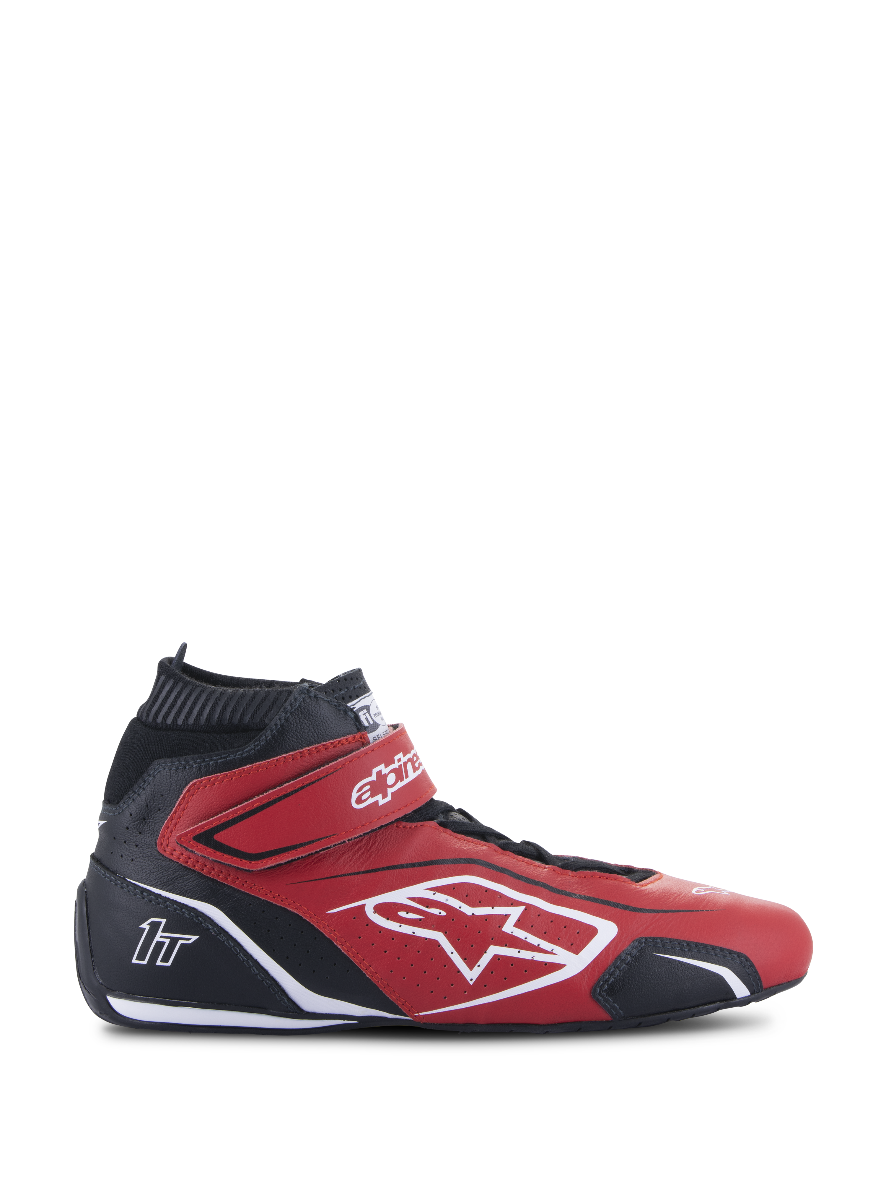 Alpinestars Tech-1 T V3 Shoes FIA, scarpe da corsa professionali rosse e nere, profilo laterale, design high-top, logo Alpinestars bianco e marchio 1T, cinturino in velcro sulla caviglia, pelle bovina traforata per la traspirabilità, sottile suola performante nera, calzatura da motorsport certificata FIA