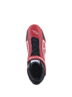 Alpinestars Scarpe Tech-1 T V3 FIA, scarpe da corsa automobilistica, rosso, nero e bianco, vista dall'alto che mostra la tomaia in pelle bovina rossa con lacci neri e cinturino regolabile, dotate di loghi bianchi e un profilo sottile per la guida competitiva.