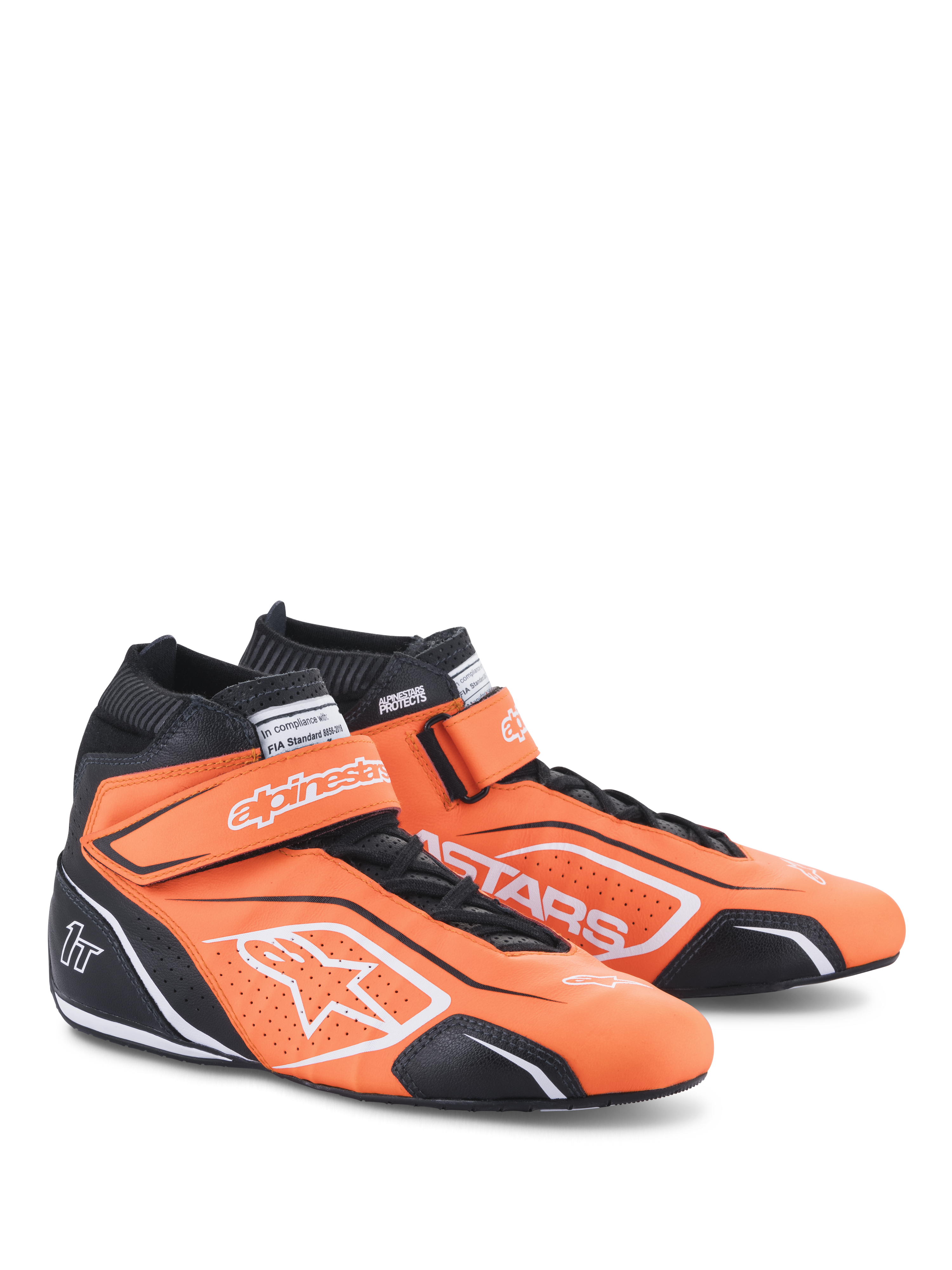 Scarpe Alpinestars Tech-1 T V3, scarpe da corsa automobilistica, arancione fluo, nero e bianco, calzature professionali alte in pelle con cinturini a strappo sopra i lacci, loghi Alpinestars bianchi e pannelli protettivi neri per prestazioni motorsport.