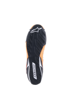 Alpinestars Tech-1 T V3 Shoes FIA, Arancione Fluo Nero Bianco, vista dal basso della suola in gomma nera con battistrada asimmetrico, logo Alpinestars bianco sulla punta e logo testuale sul tallone.