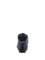 Alpinestars Tech-1 T V3 Scarpe FIA, scarpe da corsa auto, azzurro, nero e bianco, vista posteriore con tallone in pelle nera, pannelli laterali azzurri e colletto elastico ignifugo nero, design ergonomico con logo Alpinestars bianco