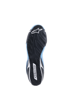 Scarpe Alpinestars Tech-1 T V3 FIA, vista inferiore della suola in gomma nera, design del battistrada asimmetrico, loghi Alpinestars con stella e scritta bianchi, dettagli in pelle azzurra e nera, calzature tecniche per corse automobilistiche