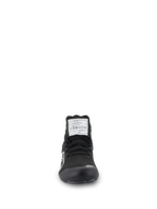 Scarpe Alpinestars Supertech, calzature per corse automobilistiche, nero, vista frontale che mostra la tomaia in maglia aramidica, etichetta di certificazione FIA bianca sulla linguetta e piccolo logo Astars bianco sulla punta, design professionale per il motorsport