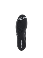 Alpinestars Supertech Shoes, scarpe da corsa automobilistica, nero, vista dal basso della suola in gomma ultra-sottile con logo a stella bianco e scritta alpinestars, caratterizzata da un battistrada asimmetrico per sensibilità sui pedali e grip