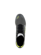 Scarpe Alpinestars Supertech, scarpe da corsa auto, Cool Gray, nero e giallo fluo, vista dall'alto che mostra la tomaia in maglia, lacci neri ed etichetta di certificazione FIA sulla linguetta, calzature professionali da guida
