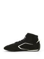 Scarpe Alpinestars SP V3 FIA, scarpe da auto racing, nero e bianco, vista laterale, tomaia in pelle scamosciata premium con accenti grafici bianchi, design high-top, suola sottile in gomma specifica per le corse per una migliore sensazione del pedale
