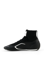 Scarpe Alpinestars Supertech K - FIA, scarpe da karting, nero e bianco, vista di profilo, con costruzione high-top interamente lavorata a maglia, grafiche laterali angolari bianche e logo bianco sulla punta, calzature tecniche da corsa