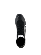 Alpinestars Supertech K Shoes, scarpe da karting, nero e bianco, vista dall'alto con tomaia completamente in maglia e lacci neri, logo Alpinestars bianco sulla punta ed etichetta di certificazione FIA sulla linguetta