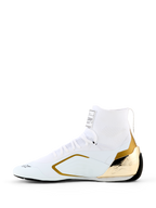 Alpinestars Scarpe Supertech K - FIA, scarpe da karting, bianco e oro, profilo laterale con tomaia in maglia bianca, contrafforte del tallone in TPU iniettato oro metallizzato e accenti laterali oro, design da corsa aerodinamico per motorsport professionale