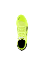 Scarpe Alpinestars Supertech K - FIA, scarpe da karting, giallo fluo, nero e bianco, vista dall'alto con tomaia interamente in maglia, corpo giallo fluorescente con dettagli neri su tallone e lati, profilo aerodinamico per una guida di precisione