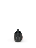 Scarpe Alpinestars Tech Gaming, nero, vista posteriore che mostra la tomaia in maglia senza cuciture, tallone in gomma testurizzata con logo a stella e linguetta posteriore con marchio rosso, calzature per SIM-racing