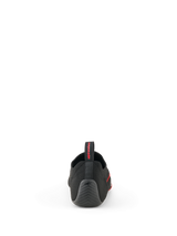 Scarpe Alpinestars Tech Gaming, nero, vista posteriore che mostra la tomaia in maglia senza cuciture, tallone in gomma testurizzata con logo a stella e linguetta posteriore con marchio rosso, calzature per SIM-racing