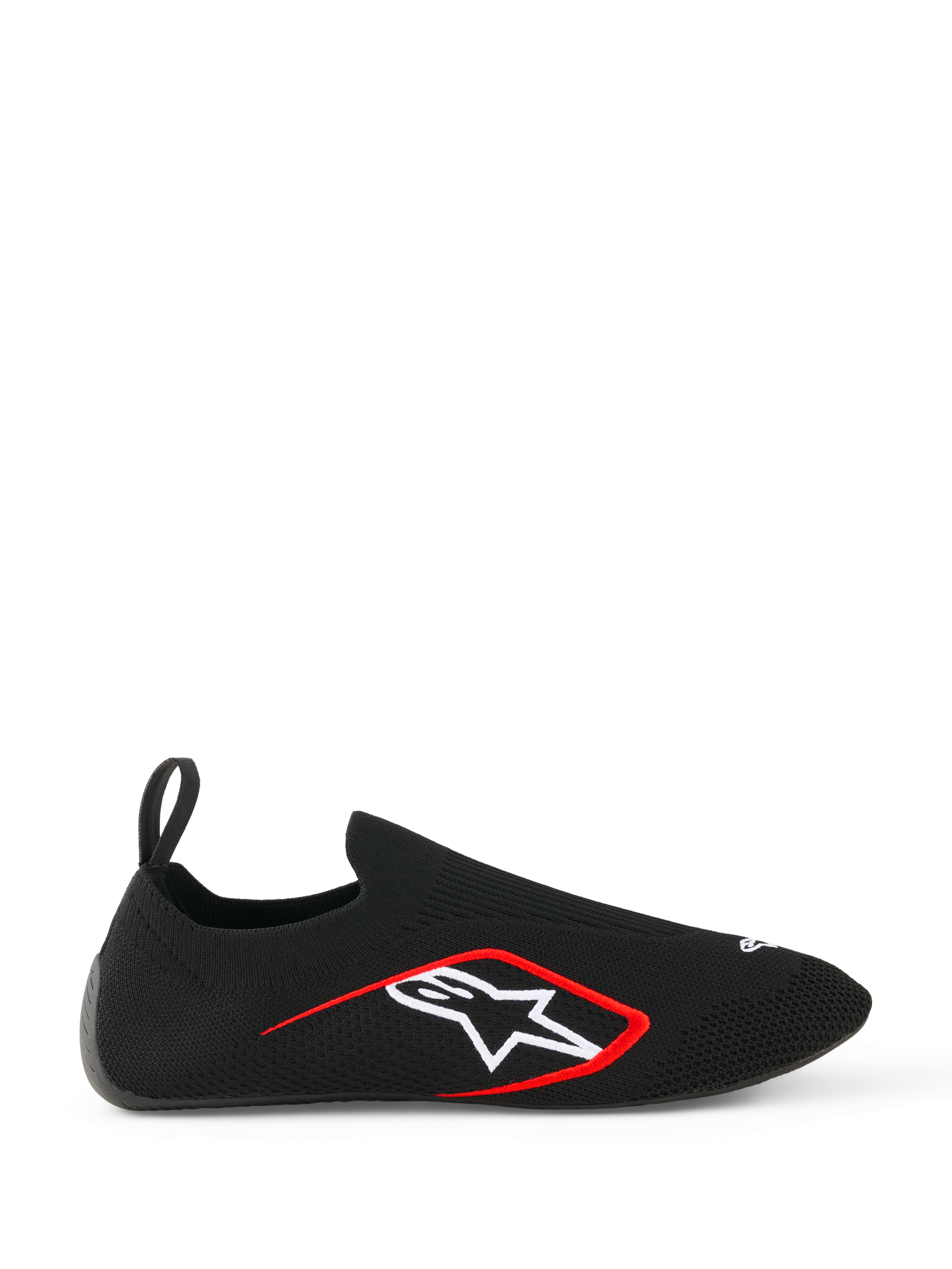 Scarpe Alpinestars Tech Gaming, scarpe da sim-racing, nero, profilo laterale che mostra la tomaia in maglia elasticizzata senza cuciture, logo Alpinestars a stella bianco con bordo rosso, passante posteriore, calzata simile a un calzino per corse virtuali