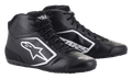 Scarpe Alpinestars Tech-1 K Start V2, scarpe da karting, nero con logo Alpinestars bianco, design a collo alto con pannelli in microfibra traforata e suole piatte da corsa, look aerodinamico ispirato al motorsport