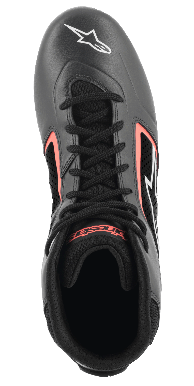 Scarpe Alpinestars Tech-1 K Start V2, scarpe da karting, nero asfalto e arancione fluo, vista dall'alto, con lacci neri, logo stella bianco sulla punta e pannelli traforati traspiranti con accenti arancione fluo