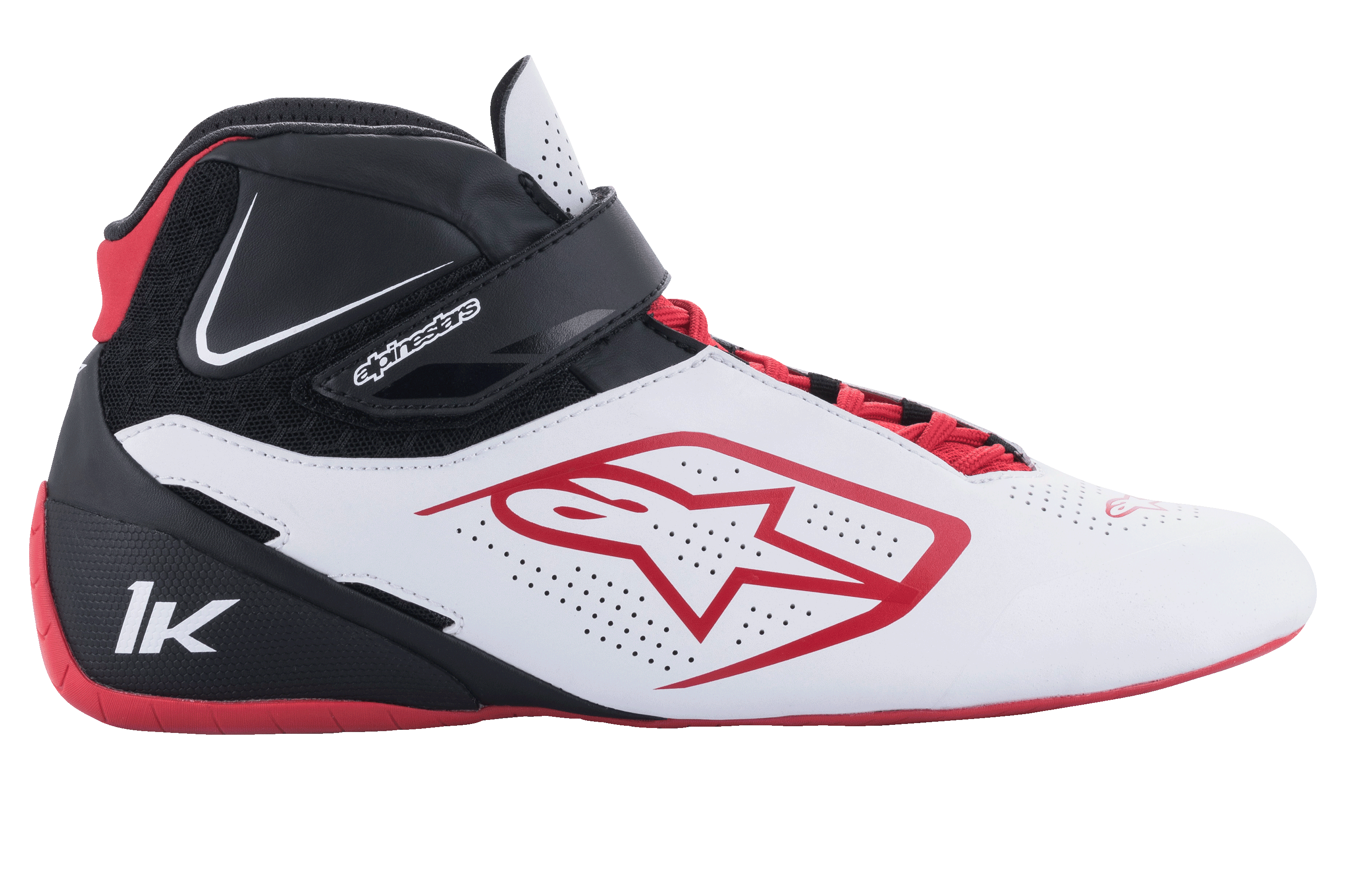 Scarpe Alpinestars Tech-1 K V2, scarpe da karting, bianco, nero e rosso, vista laterale con pannelli bianchi perforati, logo a stella rosso, cinturino alla caviglia nero e lacci rossi, calzature specializzate per motorsport