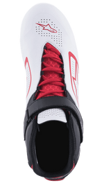 Scarpe Alpinestars Tech-1 K V2, scarpe da kart, bianco, nero e rosso, vista dall'alto con lacci rossi e cinturino a strappo nero, tomaia bianca traforata con loghi Alpinestars rossi, progettate per traspirabilità e supporto