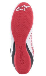 Scarpe Alpinestars Tech-1 K V2, scarpe da karting, bianco, nero e rosso, vista dettagliata dal basso della suola in gomma testurizzata rossa con logo Alpinestars e marchio in rilievo, progettata per la massima aderenza e sensibilità tattile