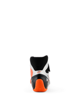 Scarpe Alpinestars Tech-1 KX V3, scarpe da karting, nero argento e arancione fluo, vista posteriore con tallone testurizzato arancione acceso e pannelli laterali argento, design a taglio alto per competizioni professionali