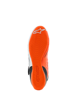 Scarpe Alpinestars Tech-1 KX V3, vista della suola, gomma arancione fluo, battistrada a trama ondulata con logo bianco e branding in rilievo, progettate per il grip e la sensibilità sui pedali nel karting
